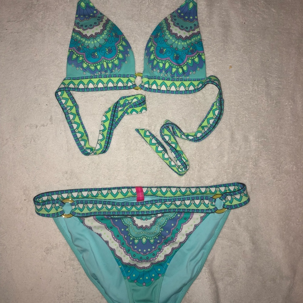 Victoria’s Secret bikini set
